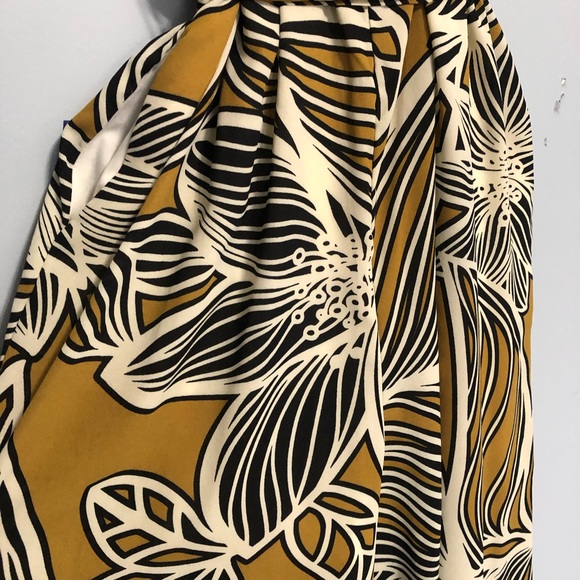 Sienna Sky Yellow Floral Jumpsuit Size Small - Picture 8 of 11